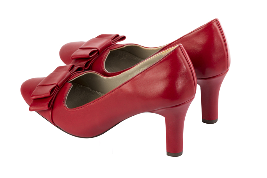 Cardinal red women's dress pumps, with a knot on the front. Round toe. High kitten heels. Rear view - Florence KOOIJMAN